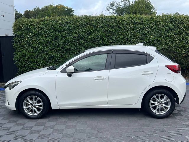 Image for 2016 Mazda Demio 1.3 SYKACTIV // HEADS-UP DISPLAY // HEATED SEATS // REVERSE CAMERA
