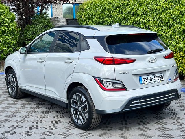 Image for 2023 Hyundai Kona PREMIUM 64 KWH // HEATED SEATS // REVERSE CAMERA // APPLE CARPLAY/ANDROID AUTO