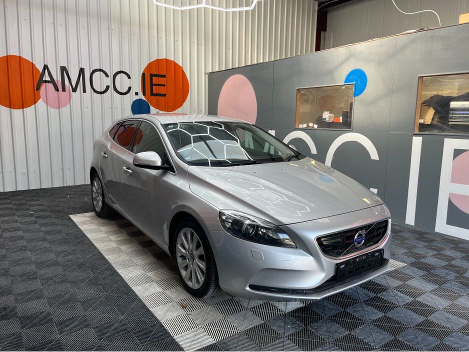 Image for 2015 Volvo V40 2015 VOLVO V40 T4 1.6 AUTOMATIC / CRUISE CONTROL / REVERSE CAMERA / ELECTRIC MEMORY & HEATED SEATS AND MORE