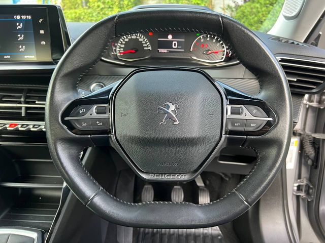 Image for 2022 Peugeot 2008 ACTIVE 1.2 // REVERSE CAMERA // BLUETOOTH MUSIC // CRUISE CONTROL