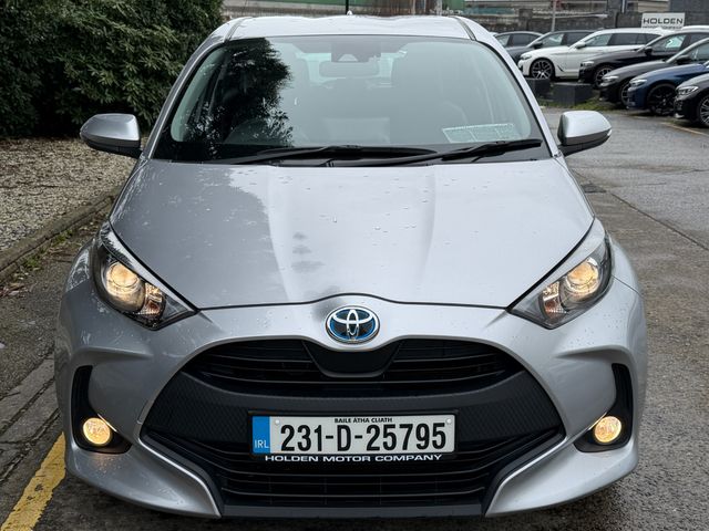 Image for 2023 Toyota Yaris apple carplay. rear camera