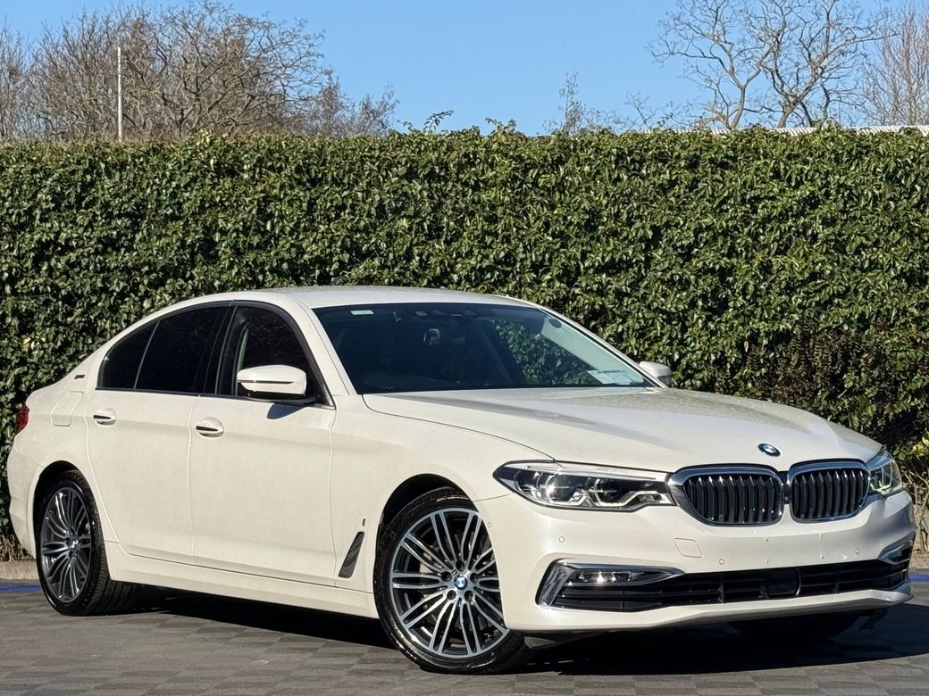 Image for 2018 BMW 5 Series 530e LUXURY-LINE 2.0 HYBRID // 4 HEATED SEATS // 19" M-SPORT ALOYS // DIGITAL CLUSTER
