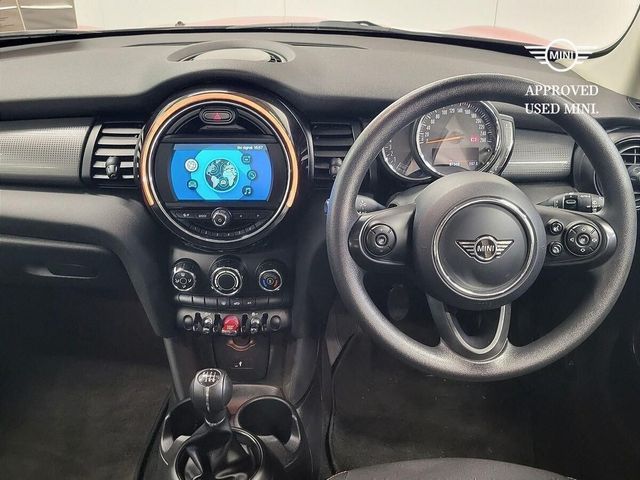 Image for 2021 Mini Cooper 5-Door Cooper Classic