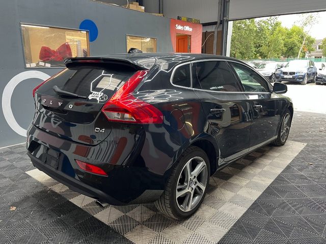 Image for 2016 Volvo V40 2016 VOLVO V40 D4 AUTOMATIC / CRUISE CONTROL / PARKING CAMERA / ELECTRIC MEMORY & HEATED SEATS / PADDLE SHIFTERS AND MORE