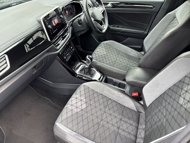 Image for 2023 Volkswagen T-Roc R-LINE 1.0 TSI MANUAL 6SPEED FWD 110 110HP 5DR