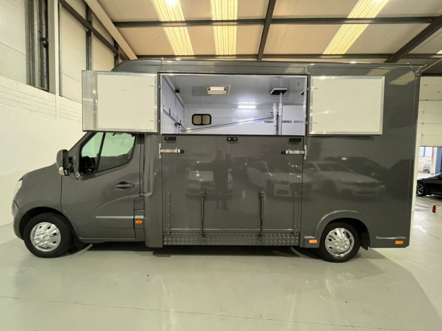 Image for 2018 Nissan NV400 