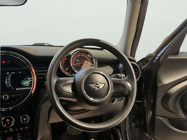 Image for 2016 Mini Cooper 1.2 Automatic, Reversing camera