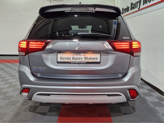 Image for 2021 Mitsubishi Outlander 2.4 PHEV EXCEED 4WD AUTOMATIC **ONE OWNER / TOP SPEC / APPLE CARPLAY / BLIND SPOT ASSIST / CRUISE CONTROL / ELECTRIC BOOTLID / FULL DIAMOND QUILTED LEATHER / HEATED FRONT SEATS / 360 DEGREE CAMERA**