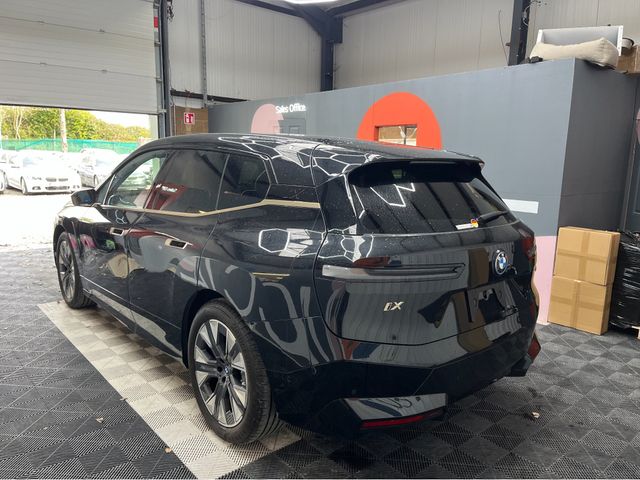 Image for 2023 BMW iX €44950 2023 BMW IX XDRIVE 40 LOUNGE PACKAGE 4WD AUTOMATIC / CRUISE CONTROL / 360° CAMERA / ELECTRIC MEMORY & HEATED SEATS / AMBIENT LIGHTS / DIGITAL SUNROOF / APPLE CARPLAY AND MORE