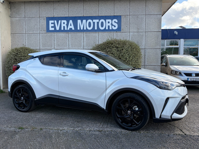 Image for 2023 Toyota C-HR SOL NERO AUTOMATIC HYBRID 1.8 PETROL //HIGH SPEC//LOW MILES//HALF LEATHER HEATED SEATS//360 PARKING CAMERAS//ADAPTIVE CRUISE CONTROL//KEYLESS ENTRY//