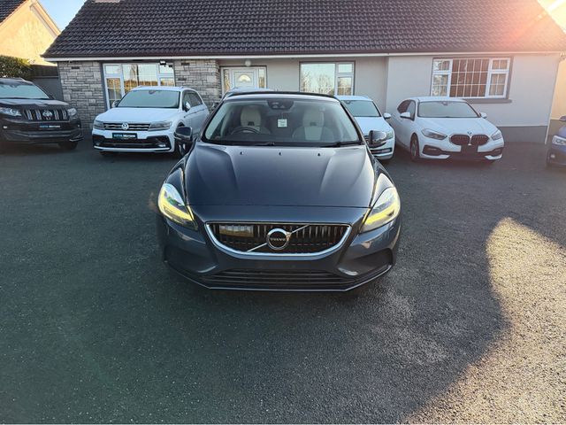 Image for 2019 Volvo V40 2.0 D4 SE LUXURY PLUS DIESEL AUTOMATIC // MASSIVE SPEC // HALF HEATED LEATHER // REVERSING CAMERA // CRUISE CONTROL // LANE ASSIST // COLLISION WARNING SYSTEM // UPGRADED SPORT ALLOYS