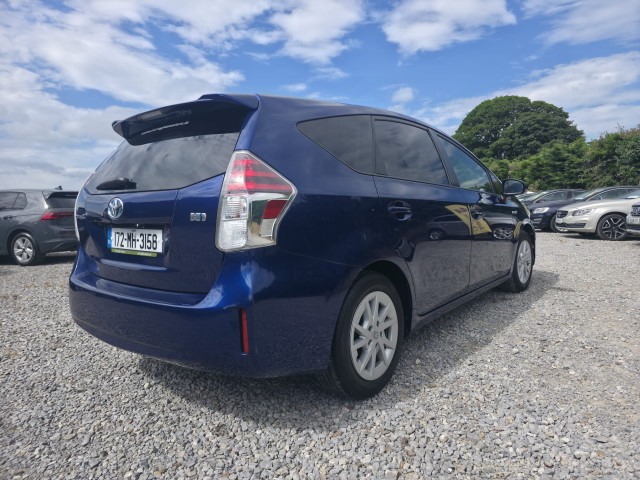 Image for 2017 Toyota Prius Alpha 