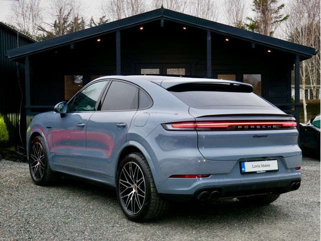 Image for 2025 Porsche Cayenne COUPE V6 E-HYBRID