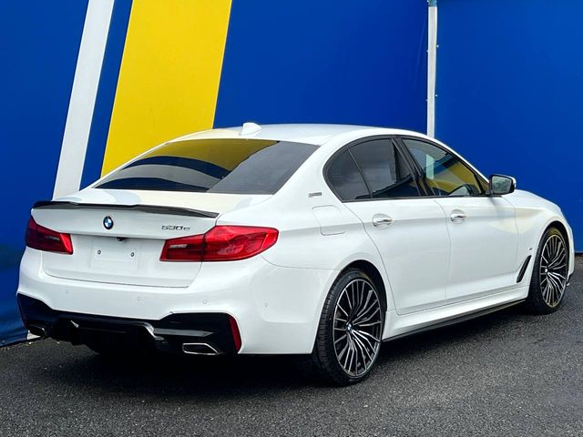 Image for 2017 BMW 5 Series 530e M-SPORT COMPETITION 2.0 HYBRID AUTO // HEADS-UP DISPLAY // ADAPTIVE CRUISE CONTROL // NEW 20" M5 COMPETITION ALLOYS