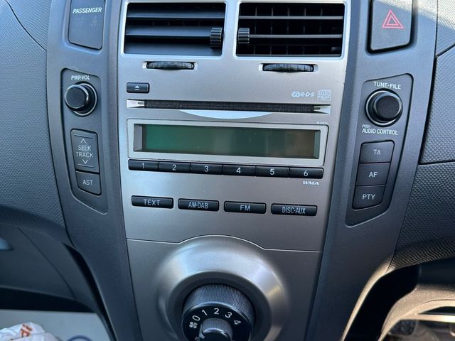 Image for 2011 Toyota Yaris Perfect starter car 1.0 petrol