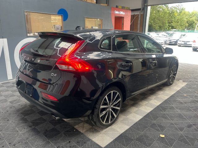 Image for 2018 Volvo V40 2018 VOLVO V40 2.0 AUTOMATIC / PARKING CAMERA / ELECTRIC MEMORY & HEATED SEATS / PADDLE SHIFTERS AND MORE
