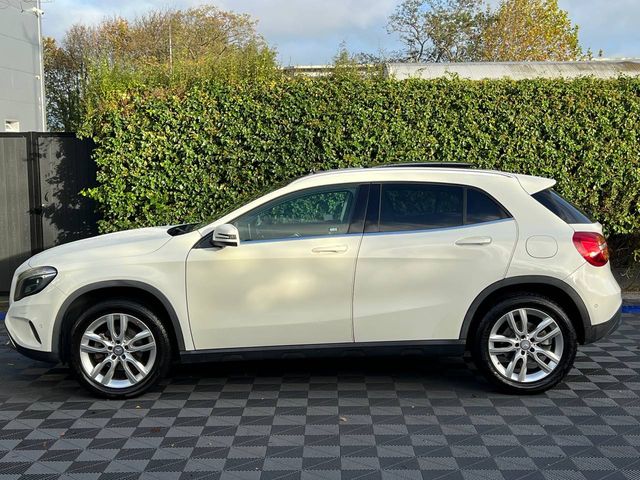 Image for 2015 Mercedes-Benz GLA Class GLA180 1.6 AUTO // PANORAMIC SUNROOF // LEATHER HEATED POWERED SEATS // DUAL ZONE CLIMATE CONTROL