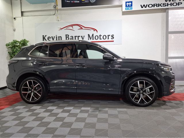 Image for 2024 Volkswagen Tiguan 1.5TSi PHEV R-LINE AUTOMATIC **ONE OWNER / NEW MODEL / APPLE CARPLAY / ADAPTIVE CRUISE CONTROL / BLIND SPOT ASSIST / HEATED & MASSAGE FRONT SEATS / HEATED STEERING WHEEL / WIRELESS PHONE CHARGING**