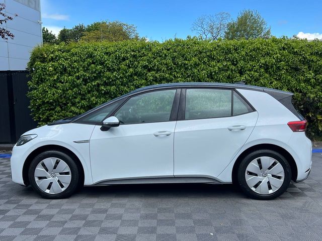 Image for 2023 Volkswagen ID.3 LIFE 58KWH // APPLE CARPLAY/ANDROID AUTO // DUAL ZONE CLIMATE CONTROL // DIGITAL CLUSTER