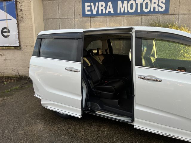 Image for 2019 Honda Odyssey 8 SEATER ABSOLUTE AUTOMATIC HYBRID 2.0 PETROL //KEYLESS ENTRY//REVERSE CAMERA//ADAPTIVE CRUISE CONTROL//ELECTRIC DRIVERS SEAT// 