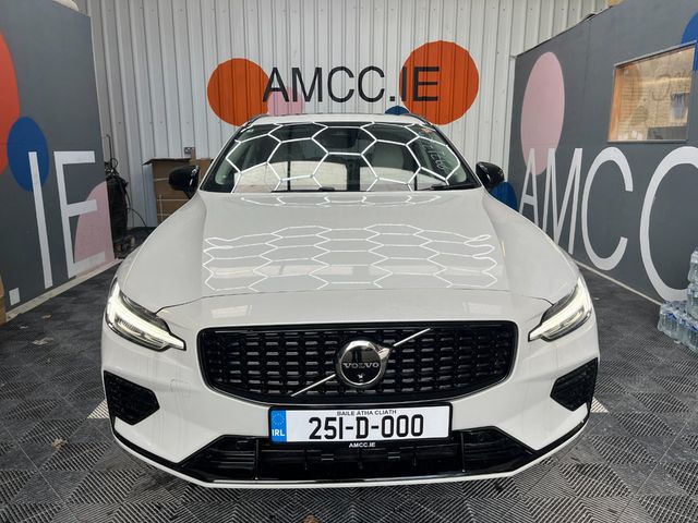 Image for 2025 Volvo V60 2025 VOLVO V60 4WD ULTRA T6 AWD PLUG-IN HYBRID 8K KM/ 2.0 AUTOMATIC / CRUISE CONTROL / PARKING CAMERA / ELECTRIC MEMORY & HEATED SEATS / PANORAMIC SUNROOF / APPLE CARPLAY & MORE