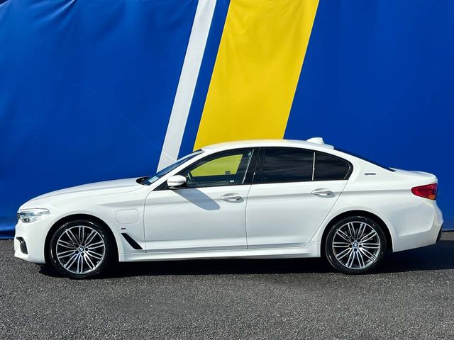 Image for 2017 BMW 5 Series 530e M-SPORT 2.0 HYBRID // LEATHER VENTILATED MASSAGE SEATS // 360 DEGREE PARKING AID // 19" DIAMOND CUT ALLOYS