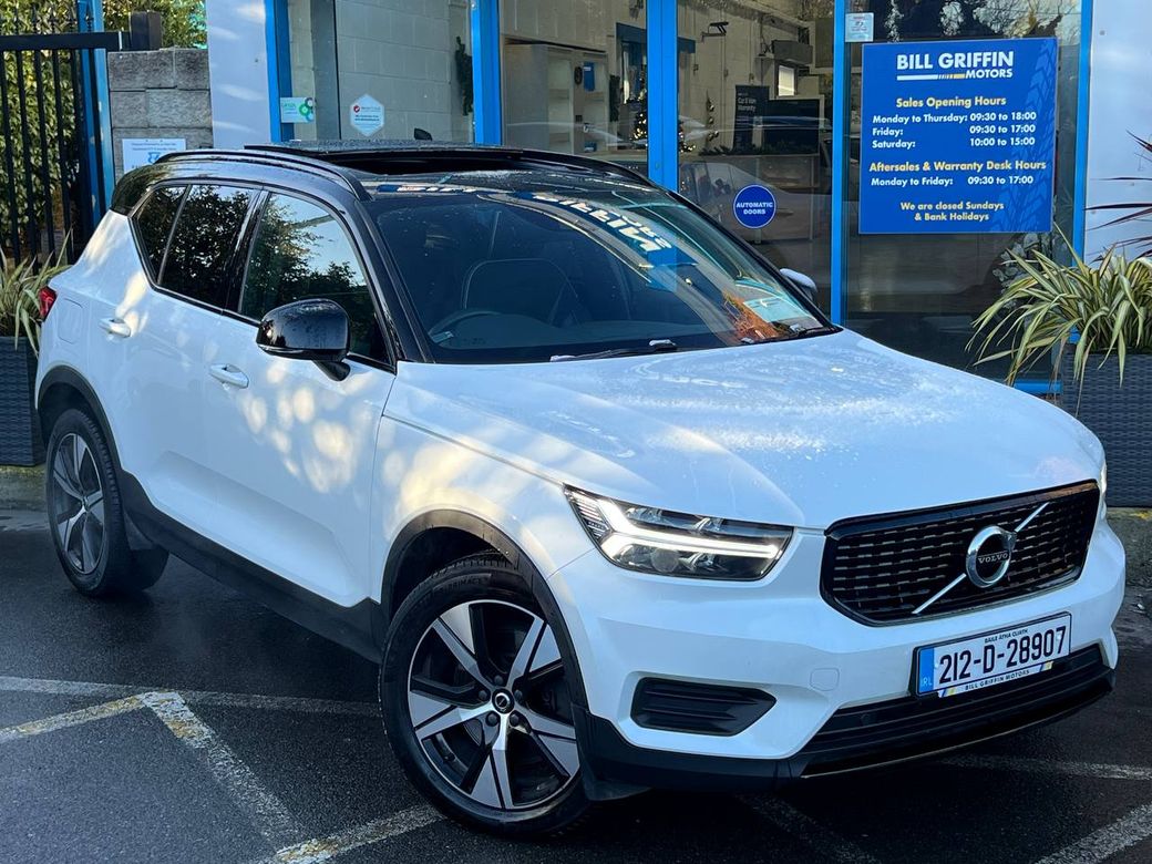 Image for 2021 Volvo XC40 R-DESIGN T4 1.5 RECHARGE PHEV // TILT & SLIDE PAN ROOF // 19" R-DESIGN ALLOYS // FULL SERVICE HISTORY