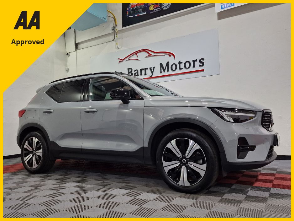 Image for 2023 Volvo XC40 T5 RECHARGE ULTIMATE DARK (PAN ROOF) AUTOMATIC **ONE OWNER / APPLE CARPLAY / BLIND SPOT ASSIST / ELECTRIC SUNROOF / HARMAN KARDON SOUND / HEATED FRONT & REAR SEATS / 360 DEGREE PARKING CAMERA**