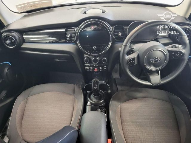 Image for 2024 Mini Cooper 5-Door Cooper Classic