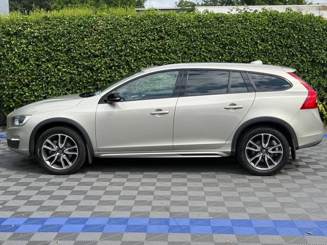 Image for 2018 Volvo V60 CROSS COUNTRY D4 CLASSIC 2.0 D // OPENING SUNROOF // LEATHER HEATED SEATS // REVERSE CAMERA