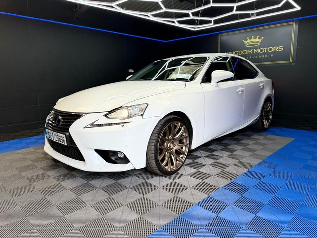 Image for 2015 Lexus IS 300h Executive
