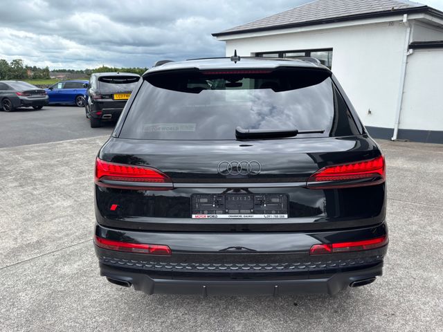 Image for 2024 Audi Q7 TFSI E QUATTRO BLACK EDITION 394PS