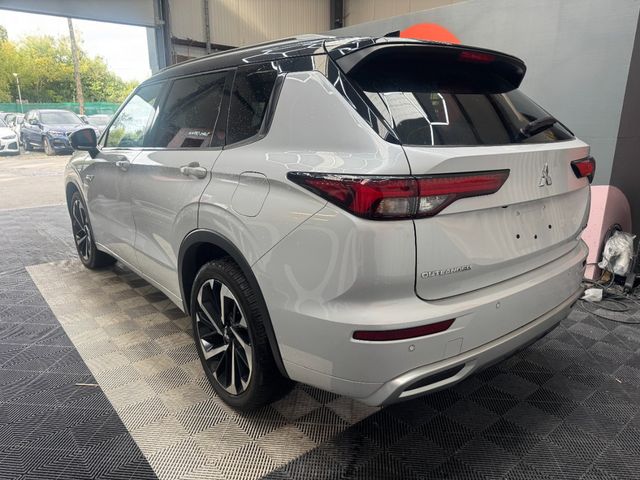 Image for 2022 Mitsubishi Outlander 2022 MITSUBISHI OUTLANDER P 4WD PHEV 2.4 AUTOMATIC / CRUISE CONTROL / 360 CAMERA / ELECTRIC MEMORY & HEATED SEATS / PADDLE SHIFTERS / HEATED STEERING WHEEL / 7 SEATS OPTION AND MORE