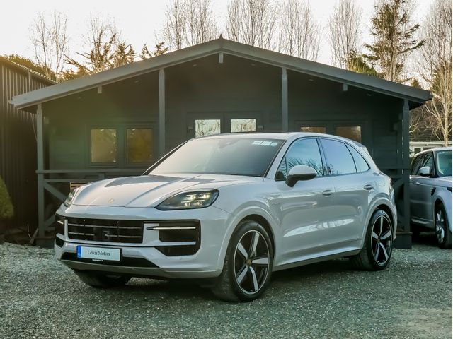 Image for 2024 Porsche Cayenne V6 E-HYBRID 470BHP, HIGH SPEC, REAR WHEEL STEER, AIR SUSPENSION, PAN ROOF, SPORT DESIGN KIT, ADAPTIVE CRUISE CONTROL