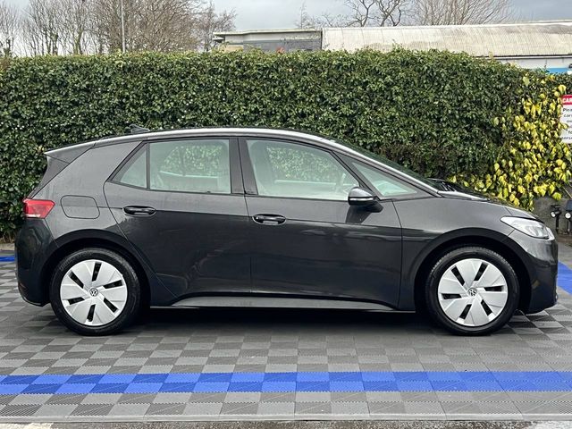 Image for 2023 Volkswagen ID.3 LIFE 58KWH // APPLE CARPLAY/ANDROID AUTO // PARKING SENSORS // DUAL ZONE CLIMATE CONTROL