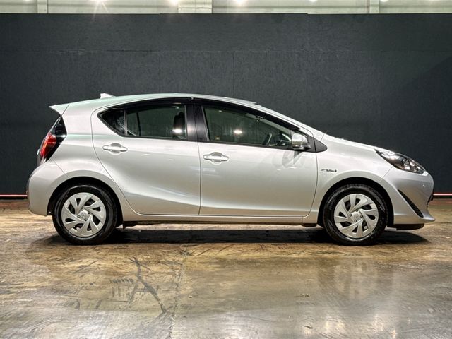 Image for 2020 Toyota Aqua 1.5 PETROL HYBRID - HEATING / AC CONTROLS - MULTI FUNCTION STEERING WHEEL - PARKING SENSORS