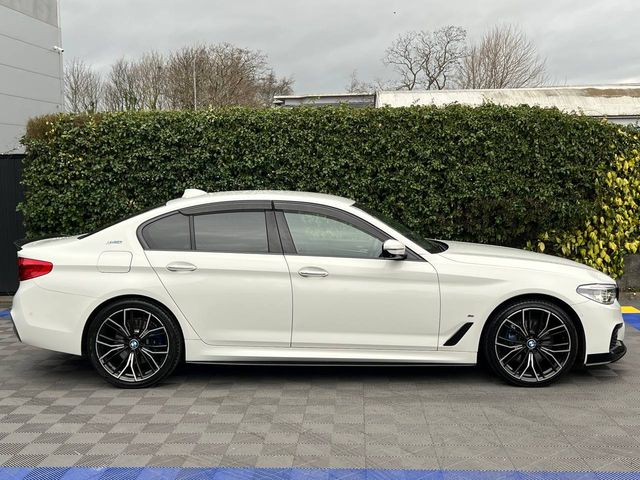 Image for 2017 BMW 5 Series 530e M-SPORT COMPETITION PACK 2.0 HYBRID // VERY LOW MILEAGE // NEW M5 COMP ALLOYS // LEATHER HEATED SEATS // 360 PARKING CAMERAS