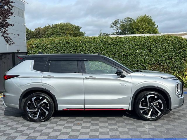 Image for 2022 Mitsubishi Outlander 7-SEATER 2.4 HYBRID AUTO ** HUGE SPEC ** // OPENING PAN ROOF // MASSAGE SEATS // HEADS-UP DISPLAY 
