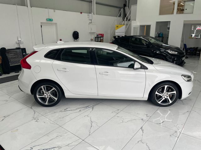 Image for 2017 Volvo V40 D2 (120hp) R-Design