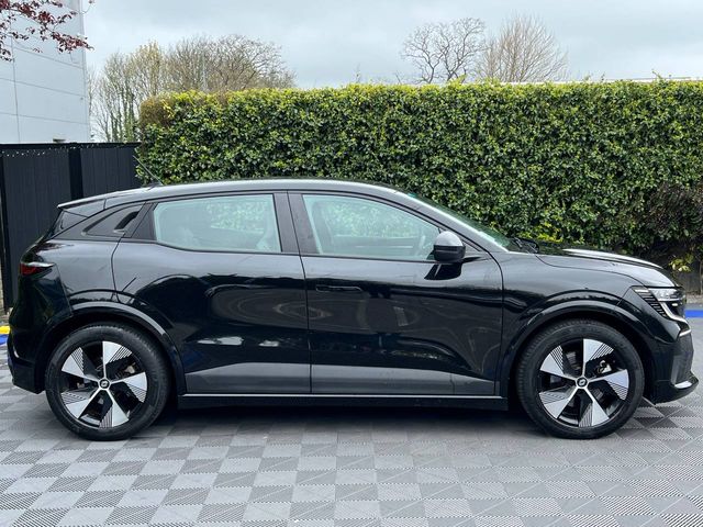Image for 2023 Renault Megane EQUILIBRE E-TECH EV40 ** LOW MILEAGE ** // APPLE CARPLAY/ANDROID AUTO // HEATED MULTIFUNCTIONAL STEERING WHEEL // DIAMOND CUT ALLOYS