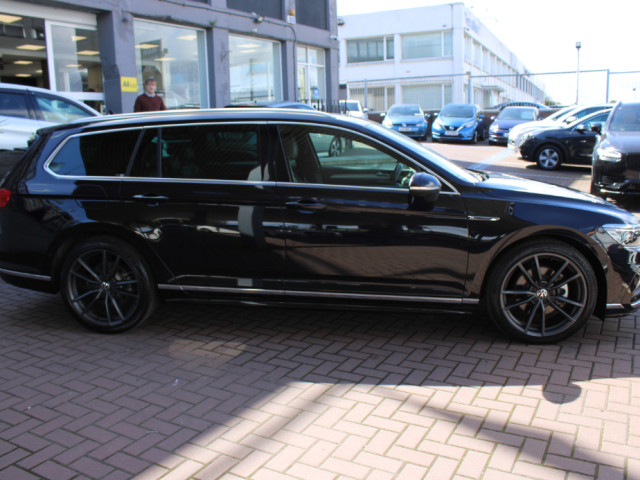 Image for 2023 Volkswagen Passat 2.0TDI 150BHP R-LINE (PAN ROOF) 5DR ESTATE AUTO // 1 OWNER WITH ONLY 77, 000 KM'S // BUY WITH CONFIDENCE AA AND SIMI APPROVED DEALER 2026 // FINANCE ARRANGED // ALL TRADE INS WELCOME // 