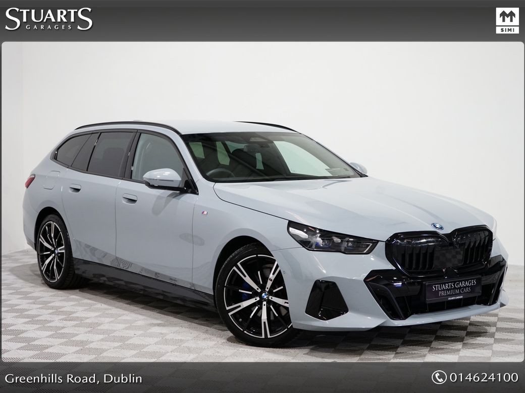 Image for 2025 BMW 5 Series COMFORT PACK, TECH PACK AND 20” ALLOYS* BROOKLYN GREY METALLIC WITH BLACK VEGANZA INTERIOR