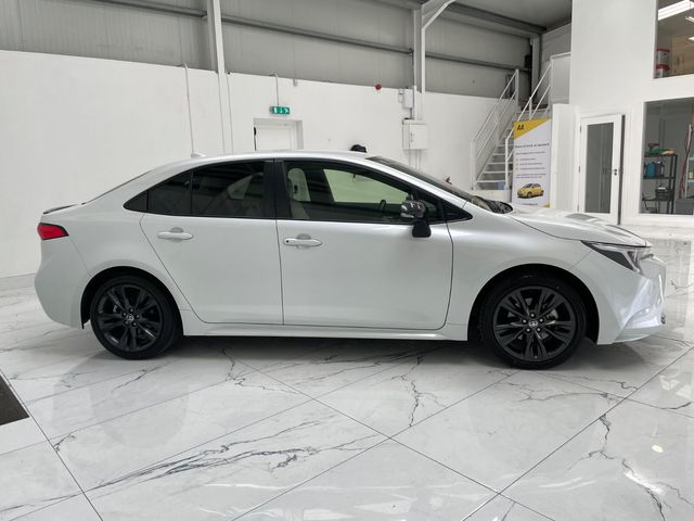 Image for 2022 Toyota Corolla 1.8 Hybrid Luna Sport Saloon