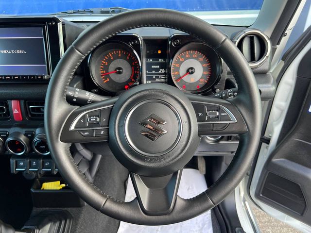 Image for 2020 Suzuki Jimny AWD 1.5L // MANUAL MODEL // 15" ALLOYS // LOW RATIO TRANSFER BOX