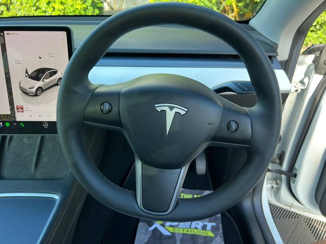 Image for 2023 Tesla Model Y RWD // PANORAMIC SUNROOF // 5 HEATED SEATS // TESLA AUTOPILOT