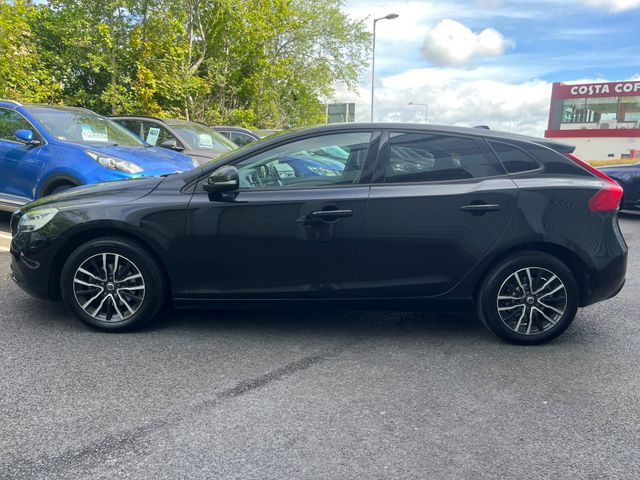 Image for 2017 Volvo V40 2.0 DIESEL MOMENTUM EDITION 
