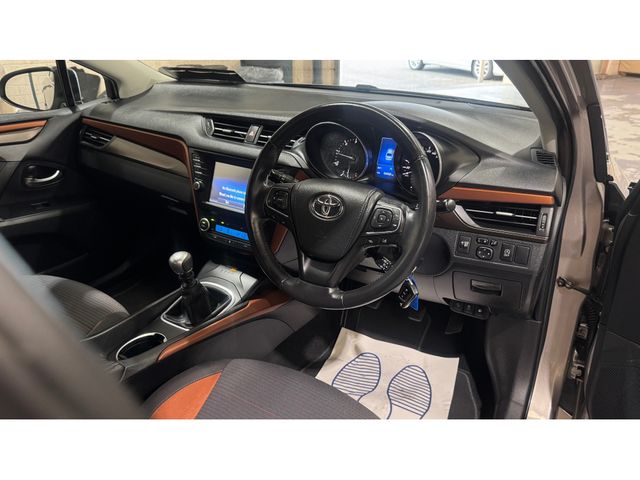 Image for 2015 Toyota Avensis 1.6 D LUNA 4DR
