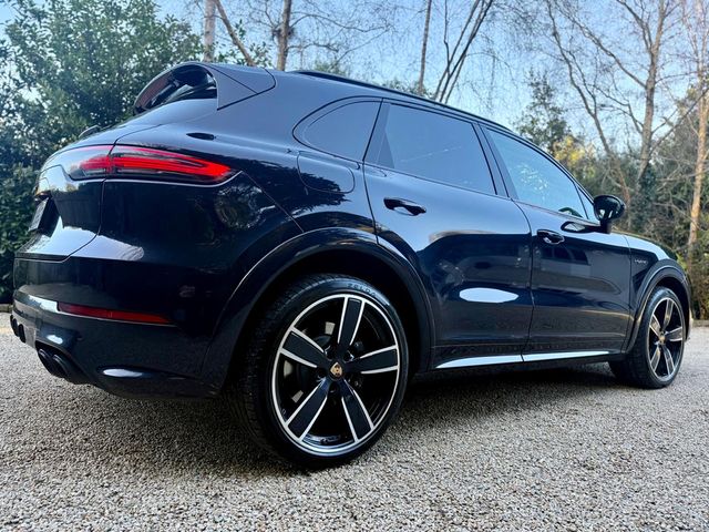 Image for 2023 Porsche Cayenne E-HYBRID PLATINUM *Rear Entertainment…Huge Specification* 