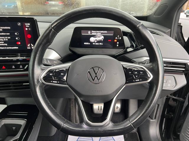 Image for 2023 Volkswagen ID.4 PURE LIFE 52KWH // HEATED SEATS // APPLE CARPLAY/ANDROID AUTO // DIGITAL CLUSTER