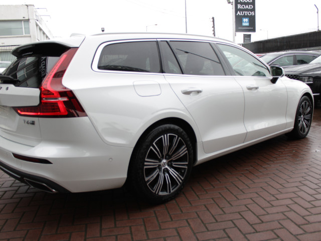 Image for 2020 Volvo V60 2020 VOLVO V60// PHEV T6 340 HP R-DESIGN AUTO AWD
